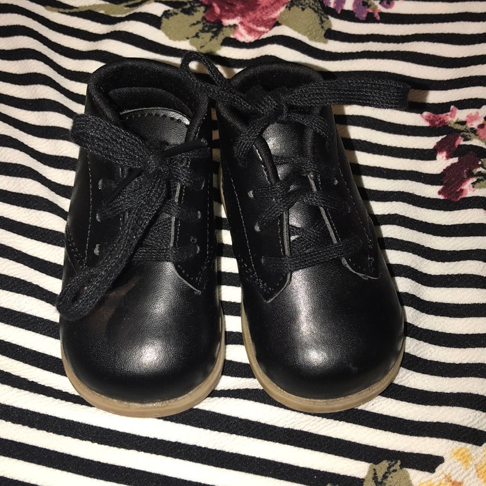 Teeny toes baby shoes